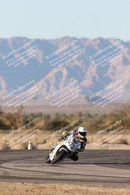 media/Dec-07-2025-CVMA (Sun) [[3e7d2de5dc]]/Race 18-Formula Twins-Formula 40 UL/